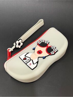 Unbranded Adorable Cute Funky Lady Silicone Eyeglass Case Wristlet